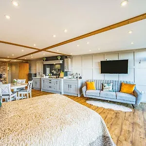 https://riverview-lodge.tophotelsbath.com