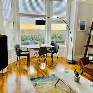 https://beach-sunset.hotelsin-chester.com