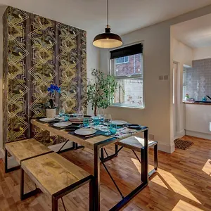https://new-chester-canal-side-2-bed-character-home.hotelsin-chester.com